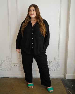 "Sophie" Stretch-Linen Shirt in Black