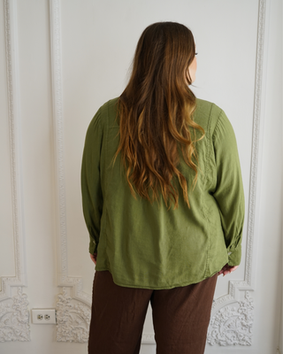 "Sophie" Stretch-Linen Shirt in Army Green