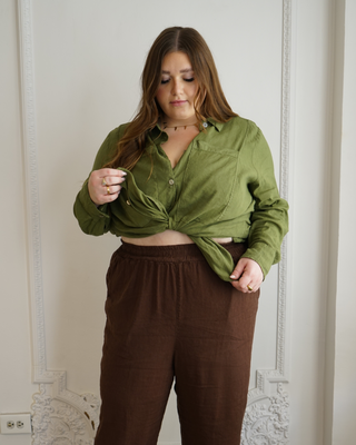 "Sophie" Stretch-Linen Shirt in Army Green