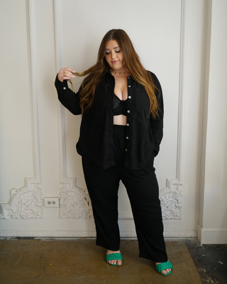 "Sophie" Stretch-Linen Shirt in Black
