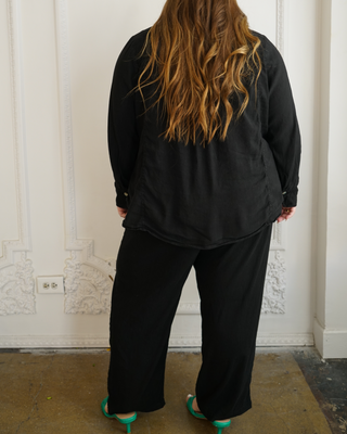 "Leah" Stretch-Linen Pant in Black